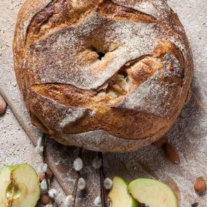 Chleb pszenno - żytni pieczone jabłka i migdały
